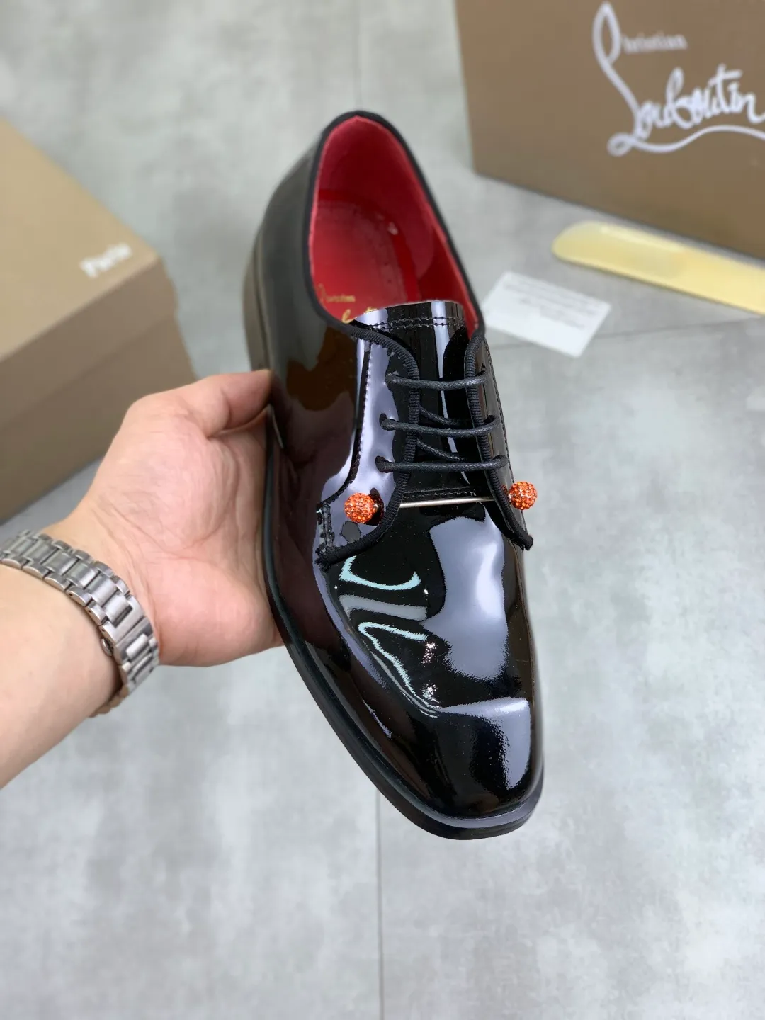 Men's shoes 💰P760 new style 💰high version 🇮🇹 CL red bottom series top purchasing original order series🔍🔍/🇮🇹Italian imported cowhide, imported genuine leather lining💪💪, completely 1⃣️ vs 1⃣️🇮🇹💪💪, ⚠Sole: The original sole provided by the original factory, the exclusive movable molded sole is super comfortable, ⚠Original factory follow-up goods, 🔍🔍high quality, you can come in and out at will, welcome to compare ⚠Size: 38-44 (45 46 can be customized)